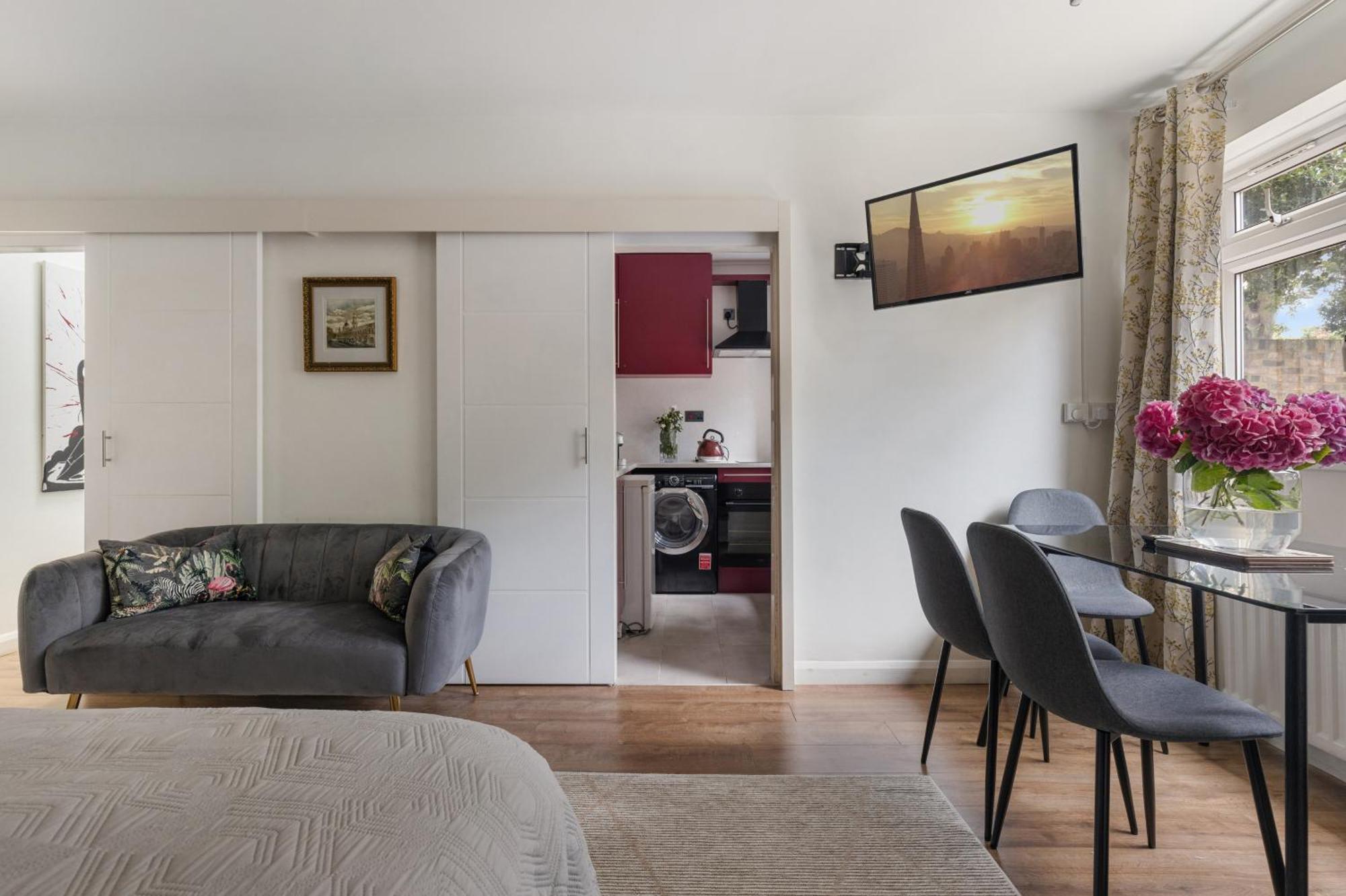 King Studio Apartment With Garden And Parking Ealing Exterior photo